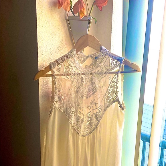 Anthro Blouse w Delicate Detailing - Picture 1 of 8